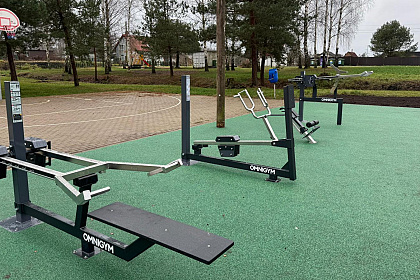 Baskatbola grozs, āra trenežieri, koki, sporta laukums